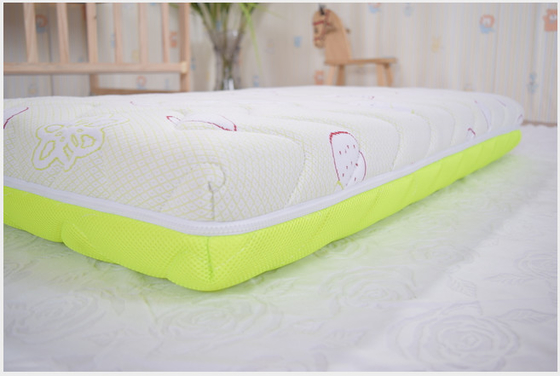 Chiny Memory Foam Baby Bed Materac Ognioodporny Odporny na wodę Chroń kręgosłup dostawca