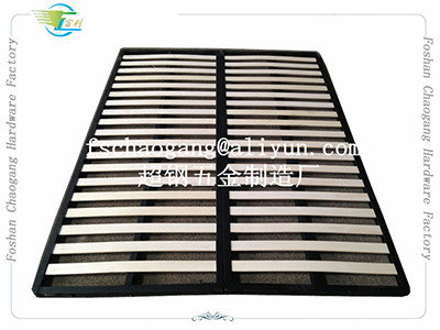 Chiny Wygodna składana metalowa rama łóżka z drewnianymi listwami Rozmiar pojedynczy / podwójny dostawca
